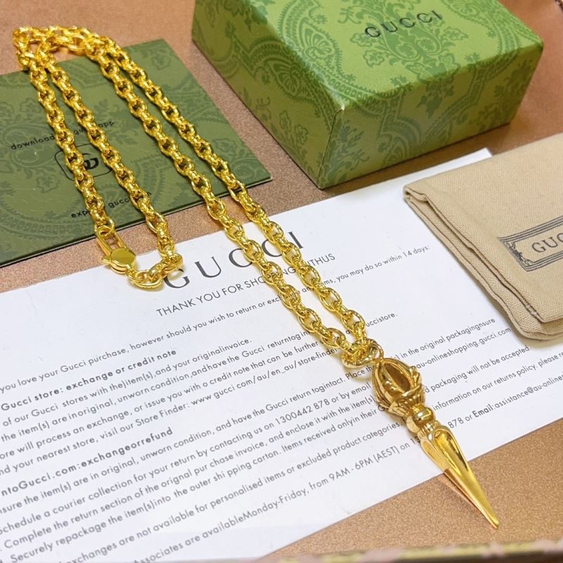 G*u*i necklaces
